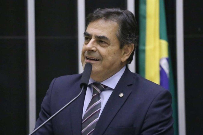 Oposição fala em cautela ao citar projeto para regular redes sociais