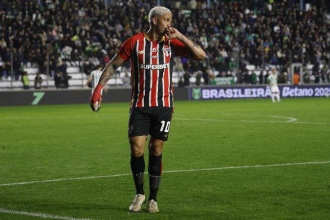 LUCIANO – Um passe em profundidade para Enzo Díaz no primeiro tempo e nada mais. Anulado pela defesa dos colombianos. Saiu tardiamente, aos 33 da etapa final, para a entrada de Ferreirinha NOTA 4,0. Foto: Rubens Chiri/saopaulofc.net 