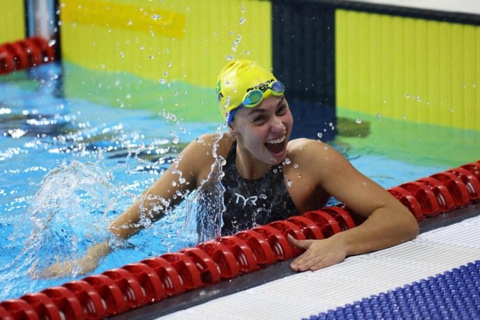 Agatha Amaral comemora a medalha de ouro