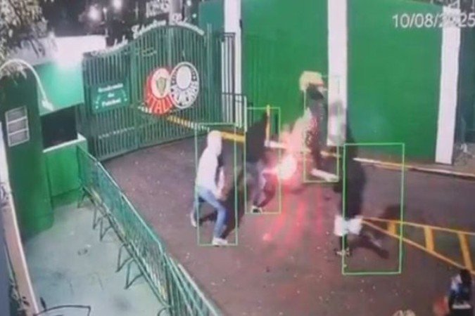 Torcedores do Palmeiras atacaram a Academia de Futebol antes do duelo contra o Ceará - (crédito: Foto: Reprodução de video/X/Palmeiras) Torcedores do Palmeiras atacaram a Academia de Futebol antes do duelo contra o Ceará - (crédito: Foto: Reprodução de video/X/Palmeiras)