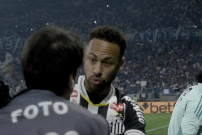 O fotógrafo Yuri e a trombada com Neymar -  (crédito: Foto: Arte Jogada10)