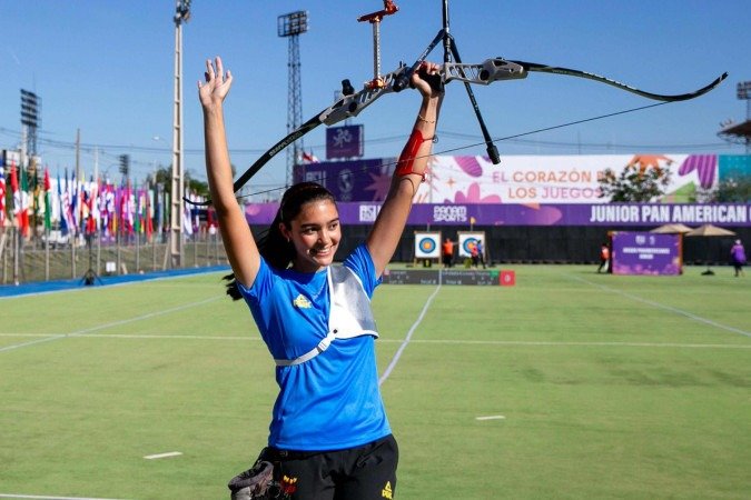 Isabelle Trindade celebra a conquista da medalha de ouro no recurvo individual feminino - (crédito: Miriam Jeske/COB) Isabelle Trindade celebra a conquista da medalha de ouro no recurvo individual feminino - (crédito: Miriam Jeske/COB)