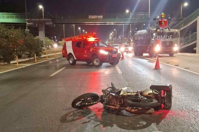 Acidentes na Fercal e EPTG deixam condutores feridos; veja fotos