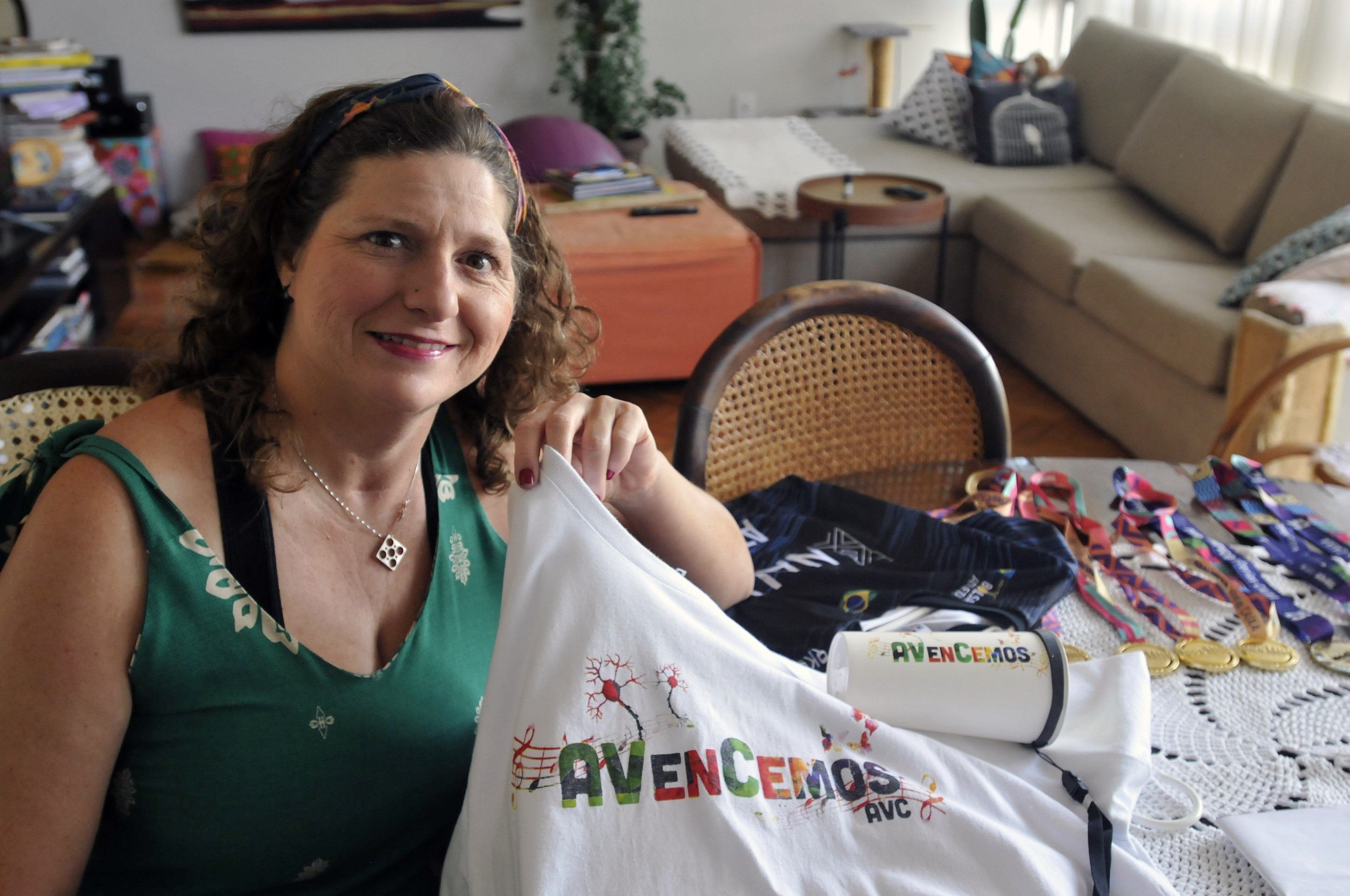 Erika que tem dificuldades de fala e locomoção