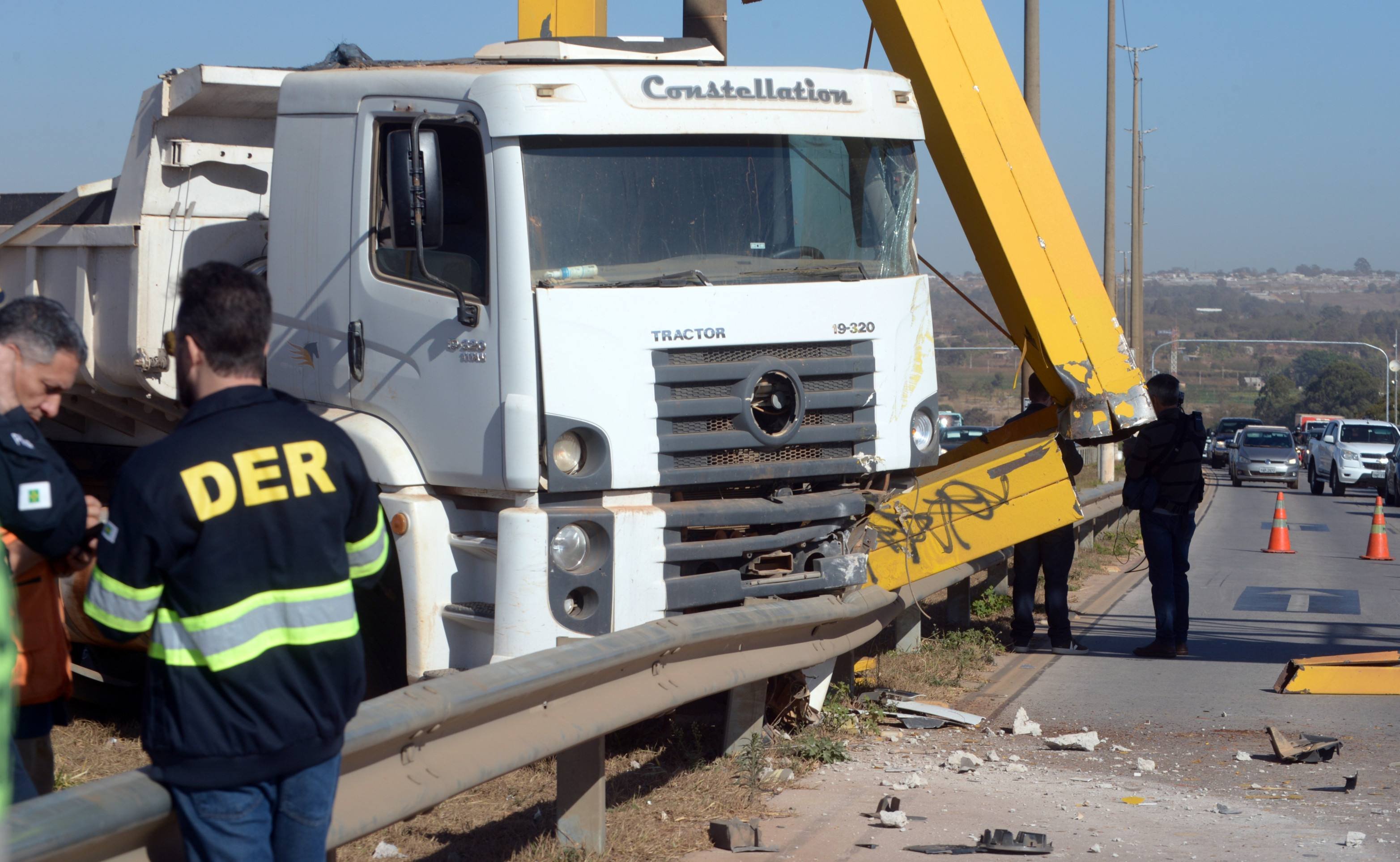 Acidente trava a Estrutural por mais de quatro horas