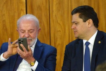 Está prevista uma coletiva de imprensa com Lula e Alcolumbre, às 16h30, no Aeroporto Municipal de Oiapoque - (crédito: Ed Alves CB/DA Press) Está prevista uma coletiva de imprensa com Lula e Alcolumbre, às 16h30, no Aeroporto Municipal de Oiapoque - (crédito: Ed Alves CB/DA Press)