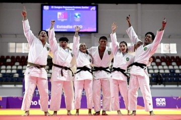 Formada por Bianca Reis, Matheus Nolasco, Eduardo Bastos, Jesse Barbosa, Ana Soares e Andrey Coelho, Time Brasil triunfou em Assunção -  (crédito: Alexandre Loureiro/CBJ)