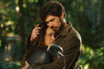 Fernanda Thurann e Lucca Pougy no longa 