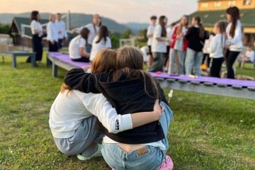 Dima é um dos jovens que participam do acampamento de verão para crianças ucranianas que têm entes queridos desaparecidos -  (crédito: BBC)