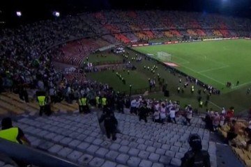 Torcedores de São Paulo e Atlético Nacional brigaram após a partida -  (crédito: Foto: Reprodução de video/X)
