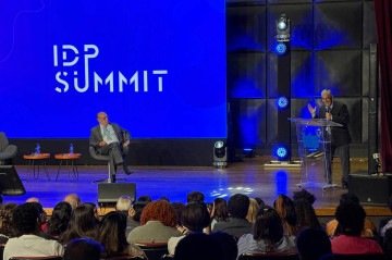 Cientista político de Harvard, Steven Levitsky (dir.) disse que os EUA deveriam ter lidado com o autoritarismo de Trump como o Brasil fez; à esquerda, o decano do STF, ministro Gilmar Mendes -  (crédito: Benjamin Figueiredo/CB/D.A. Press)
