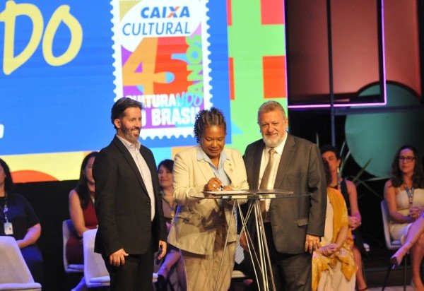  Minervino Júnior/CB