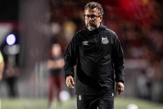 Cleber Xavier ganha respiro após sequência positiva - (crédito: Foto: Raul Baretta/ Santos) Cleber Xavier ganha respiro após sequência positiva - (crédito: Foto: Raul Baretta/ Santos)