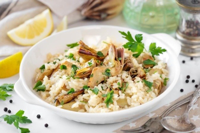 Risoto de alcachofra (Imagem: kuvona
| Shutterstock) - (crédito: EdiCase) Risoto de alcachofra (Imagem: kuvona
| Shutterstock) - (crédito: EdiCase)
