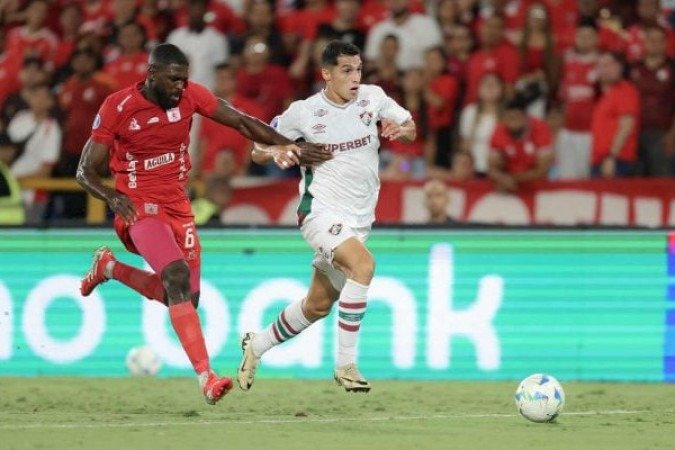 SERNA - Teve muito espaço para jogar, mas nem sempre escolheu a decisão certa para finalizar a jogada. Foi importante para desafogar o Fluminense e carregar o time para o ataque, mas errou muito nas decisões. Não falta vontade pelo menos. NOTA: 5,5 - Foto: Marcelo Gonçalves/Fluminense FC