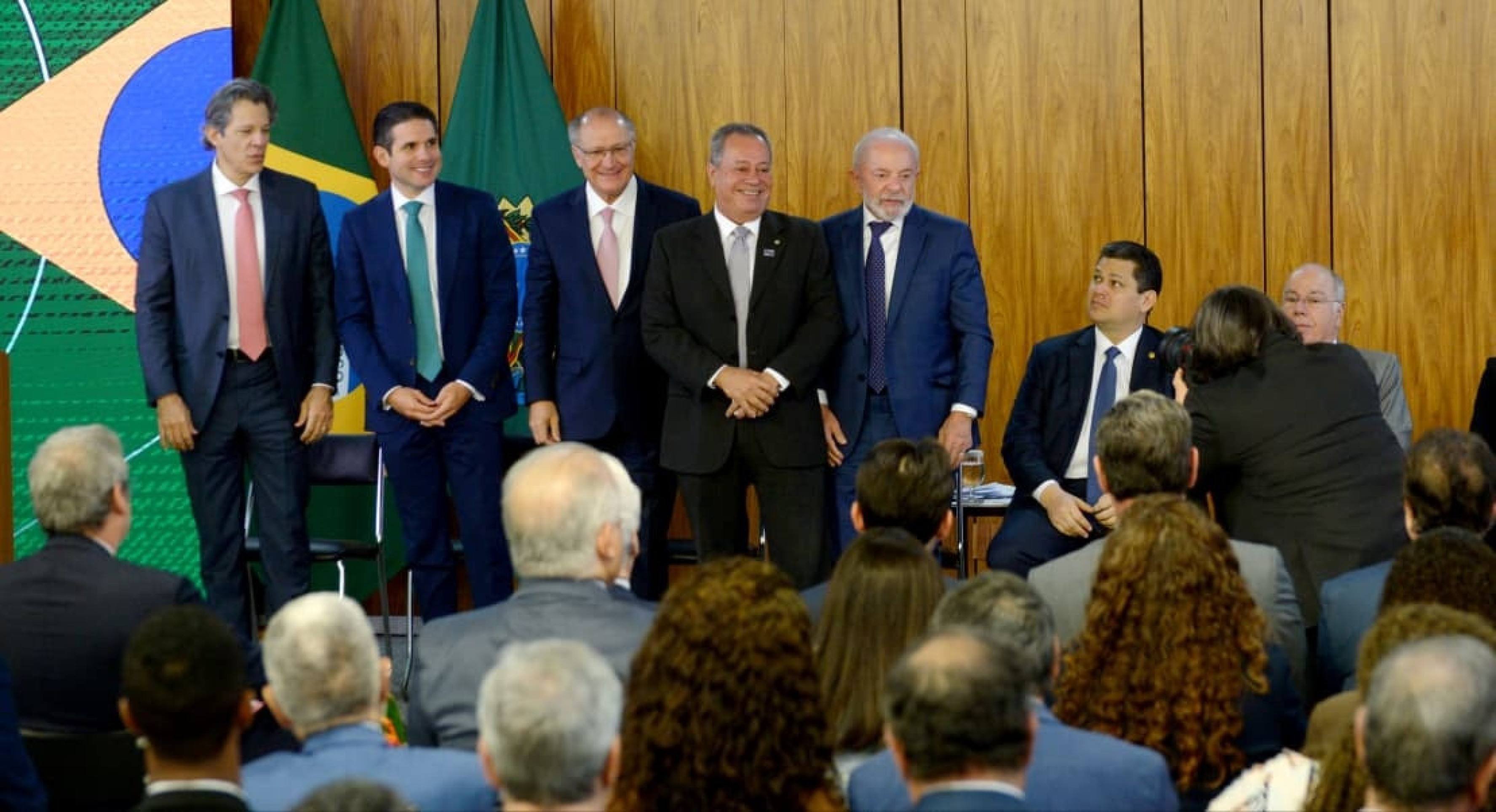 Lula anunciou um pacote de medidas para amenizar o impacto do tarifaço imposto pelos Estados Unidos 