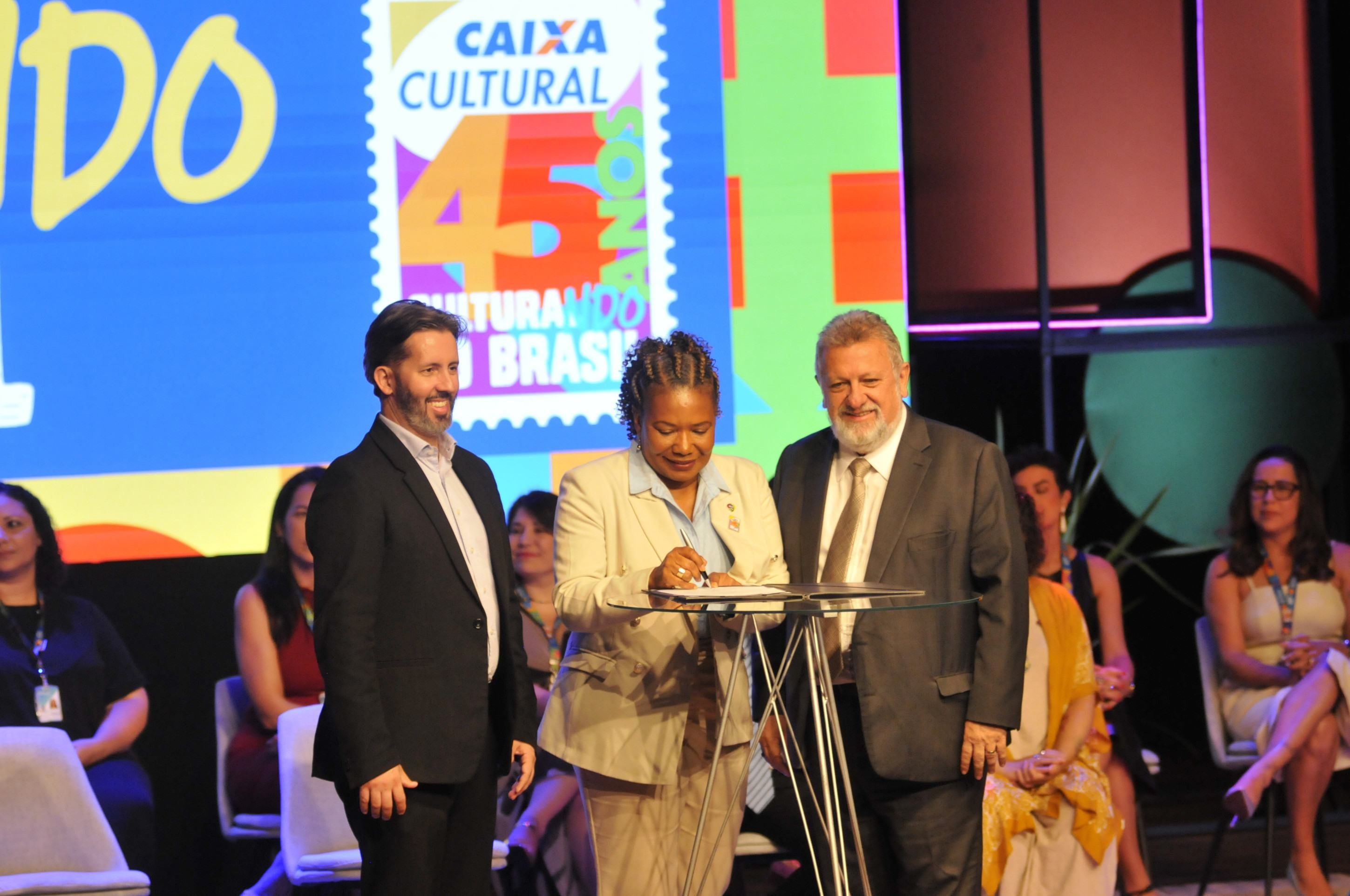  13/08/2025. Crédito: Minervino Júnior/CB/D.A Press. Brasil.  Brasilia - DF. Caixa Cultural aniversário de 45 anos e lançameto da exposição fotográfica World Press Photo. Ministra da Cultura Margareth Menezes