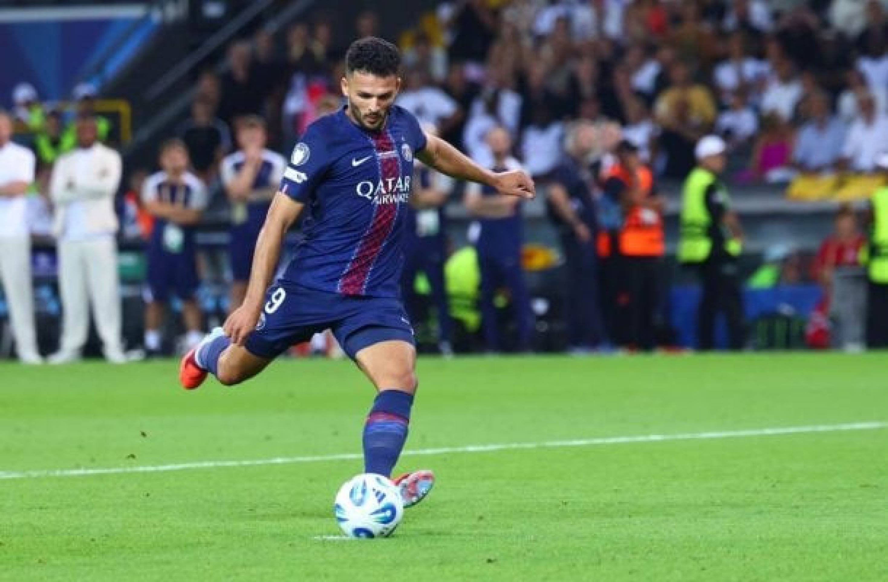Gonçalo Ramos celebra título da Supercopa e garante permanência no PSG