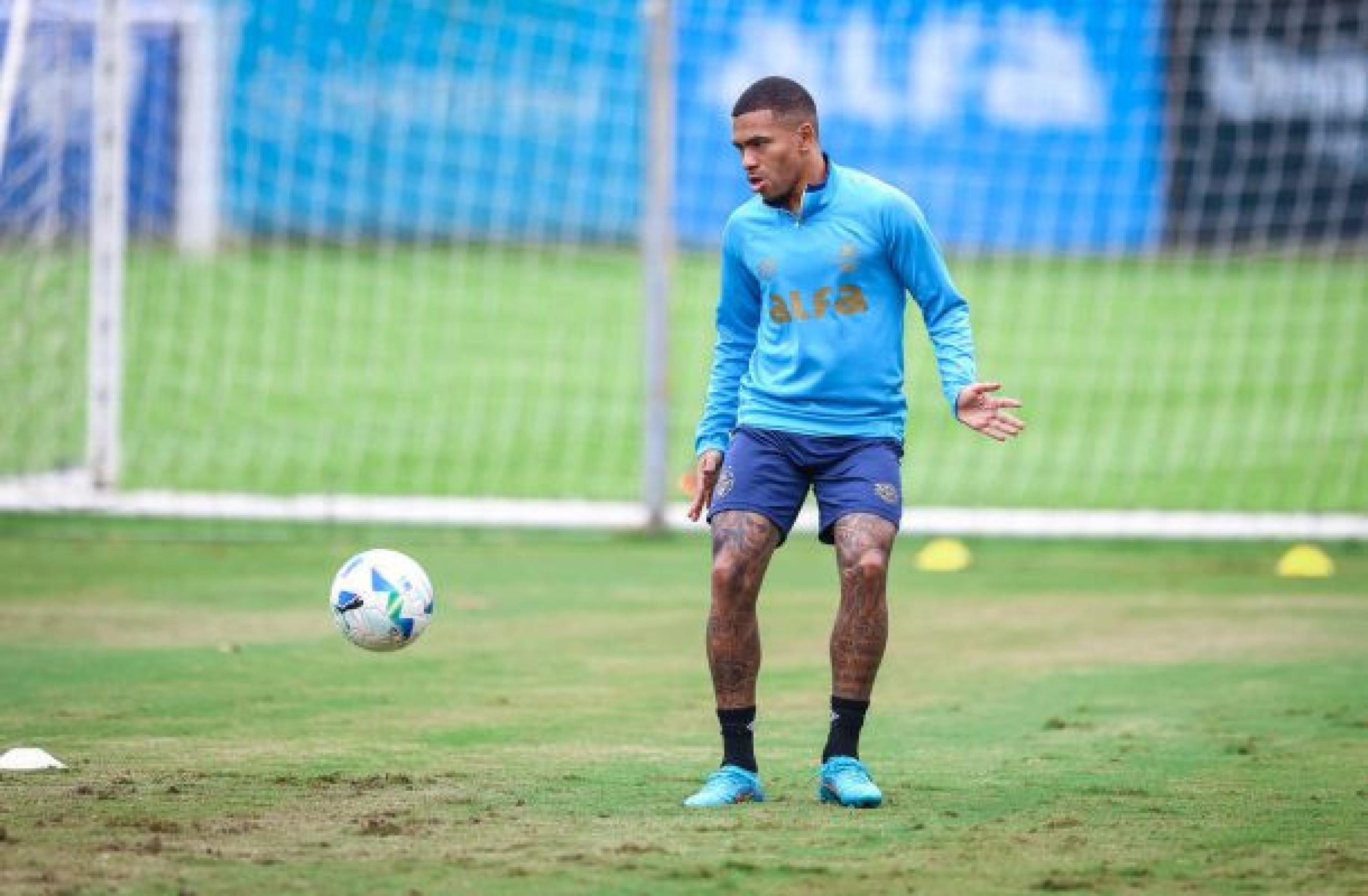 Grêmio rejeita oferta de empréstimo do Vitória por Lucas Esteves