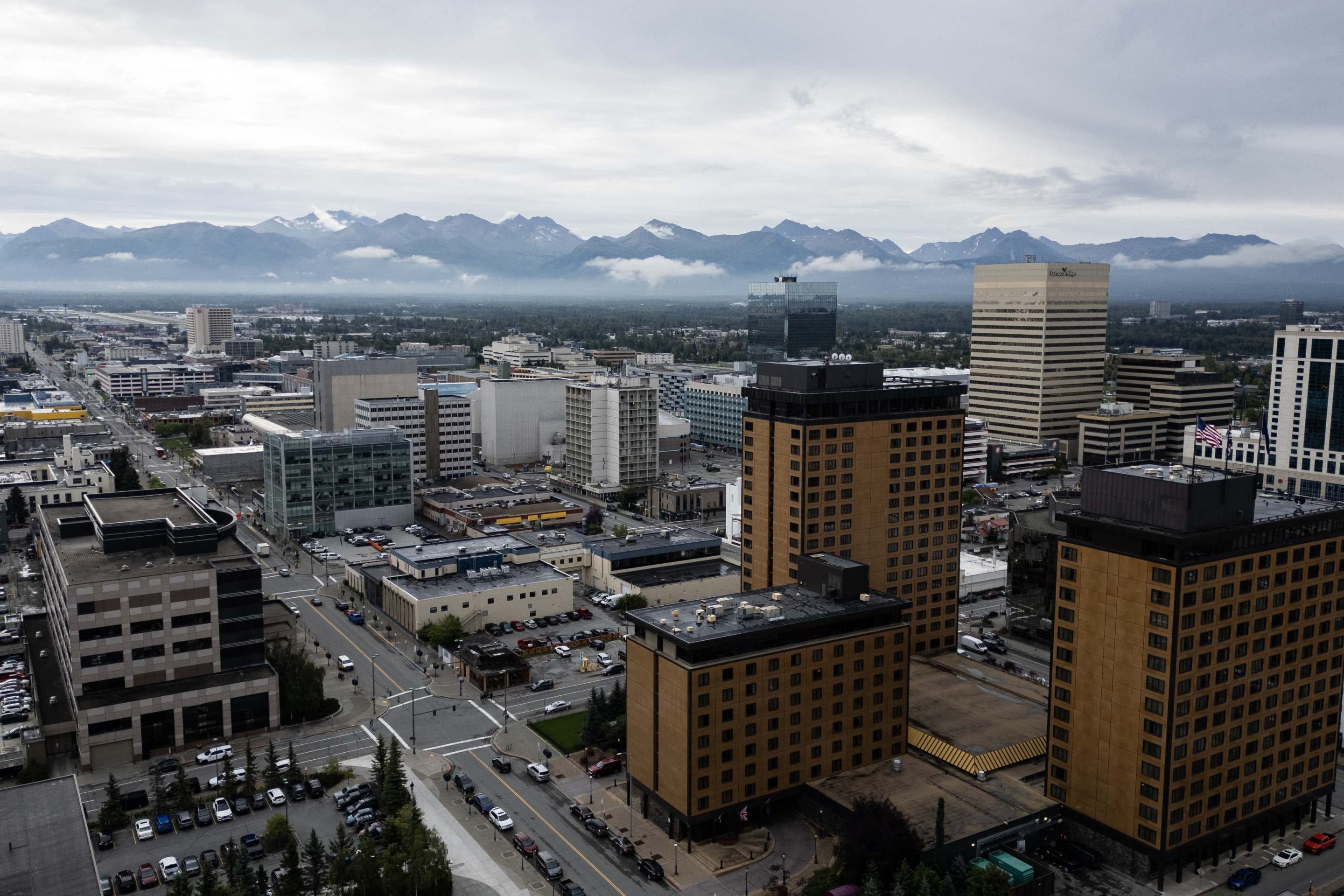 Todos os olhares se voltam para reunião entre Trump e Putin