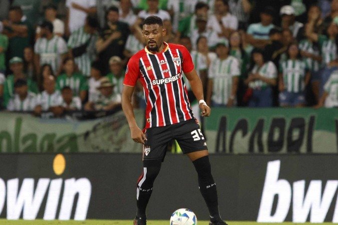 O zagueiro brasiliense Sabino tem dois gols na temporada: um contra o Tallerres na Libertadores e outro diante do Vitória na semana passada pelo Brasileirão - (crédito: Rubens Chiri/São Paulo FC) O zagueiro brasiliense Sabino tem dois gols na temporada: um contra o Tallerres na Libertadores e outro diante do Vitória na semana passada pelo Brasileirão - (crédito: Rubens Chiri/São Paulo FC)