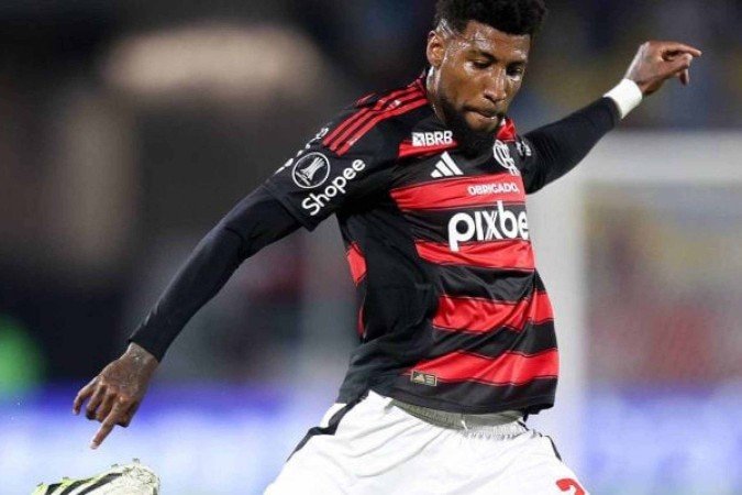 Emerson Royal em ação com a camisa do Flamengo diante do Internacional -  (crédito: Foto: Gilvan de Souza/Flamengo)