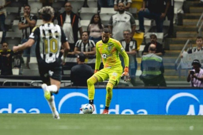 EVERSON - Fez uma defesa espetacular logo no inÃ­cio, evitando o que seria o primeiro gol do jogo. Sem culpa no gol sofrido. Sua intervenÃ§Ã£o inicial foi fundamental. NOTA: 7,5. Foto: Pedro Souza/AtlÃ©tico