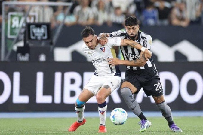 LDU: Levou um gol com 14 segundos, mas conseguiu manter uma boa postura e toque de bola qualificado, com bastante perigo atacando pela direita. Cornejo, que quase fez um golaço, foi seu jogador de maior destaque. NOTA 6,0. Foto: Vitor Silva/Botafogo