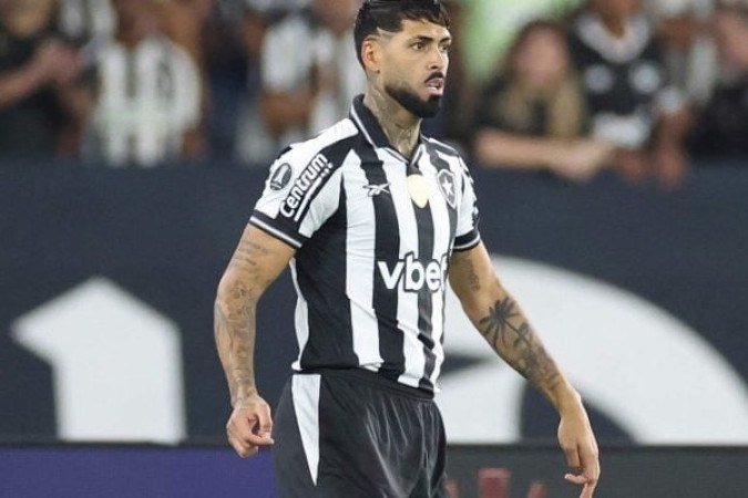 ALEXANDER BARBOZA – Dominou o seu setor, evitando que a LDU construísse jogadas de grande perigo. E foi muito correto ajudando o lateral. Mais m jogo consistente, NOTA: 7,0. Foto: Vitor Silva