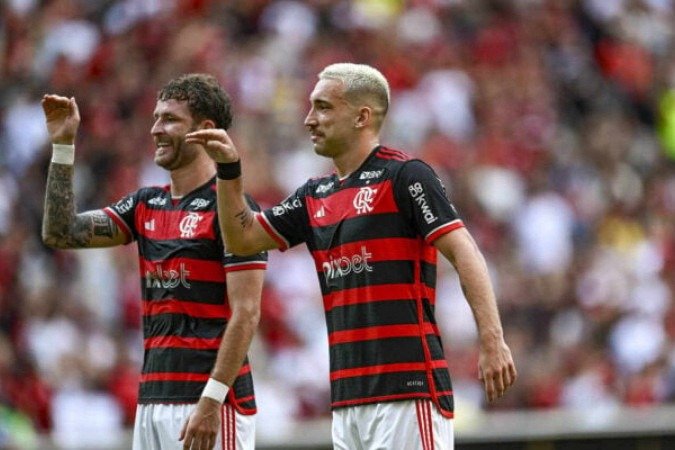Léo Pereira e Léo Ortiz comemoram gol -  (crédito: Foto: Gilvan de Souza/Flamengo)