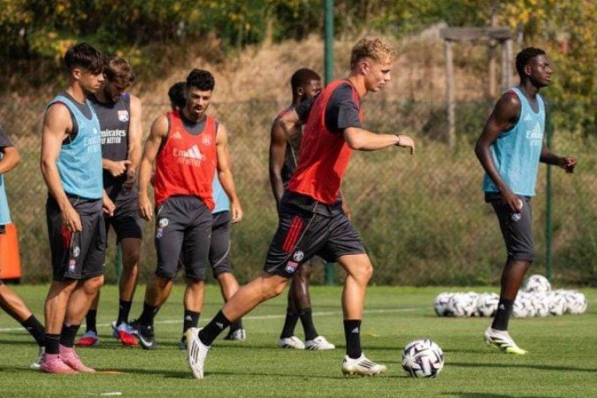Jogadores do Lyon durante treinamento da equipe - (crédito: Foto: Divulgação) Jogadores do Lyon durante treinamento da equipe - (crédito: Foto: Divulgação)