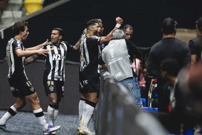 HULK - O homem da decisão. Mesmo bem marcado, buscou o jogo, parou em uma grande defesa em cobrança de falta e, no fim, mostrou sua categoria para marcar o gol da virada e da classificação. NOTA: 8,5. Foto: Pedro Souza/Atlético