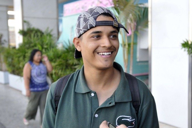 Lucas Santos gosta de compartilhar as anedotas que tem decoradas 
