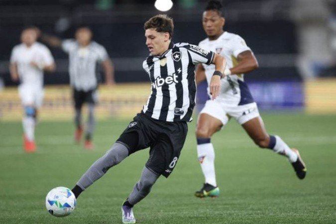 MONTORO – Deixou a desejar. Participou pouco da construção e, quando caiu pelo lado, foi ineficaz. Demorou para ser substituído. Um dos mais apagados em campo.  NOTA: 4,5. Foto: Vitor Silva