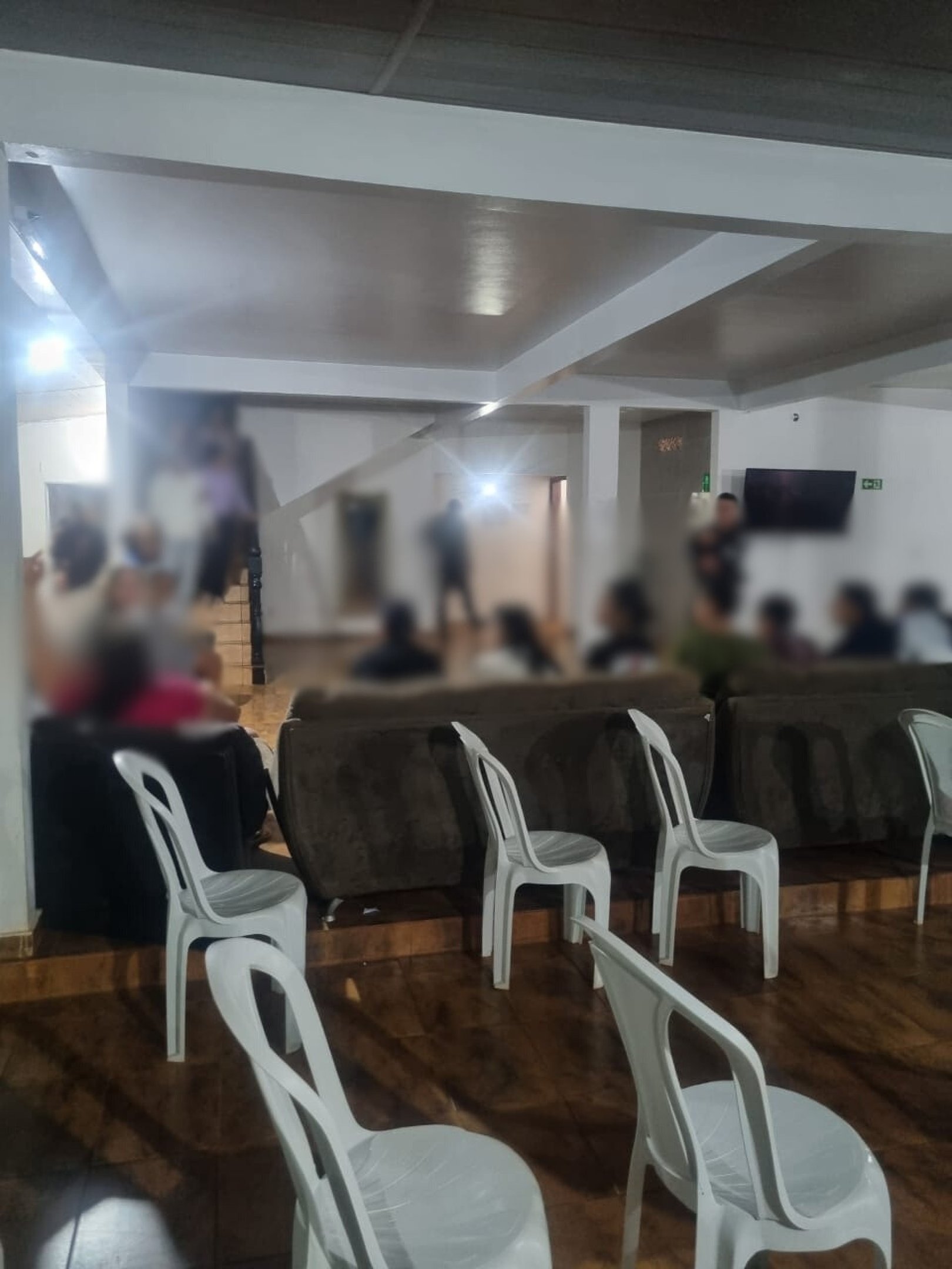 Mulher é internada em clínica irregular pela mãe para barrar audiência