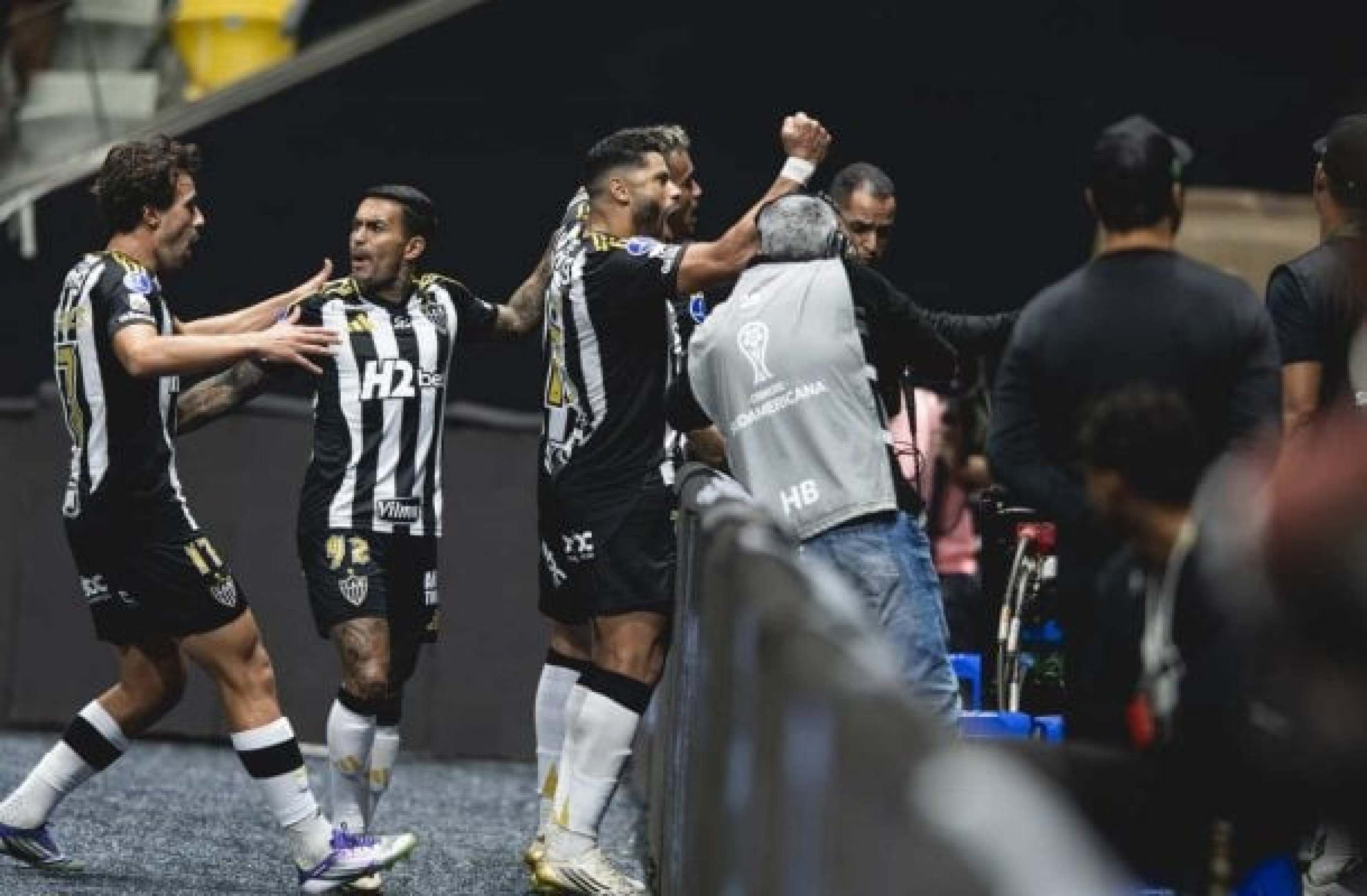 Hulk decide no fim, e Galo vence o Godoy Cruz de virada na Sul-Americana