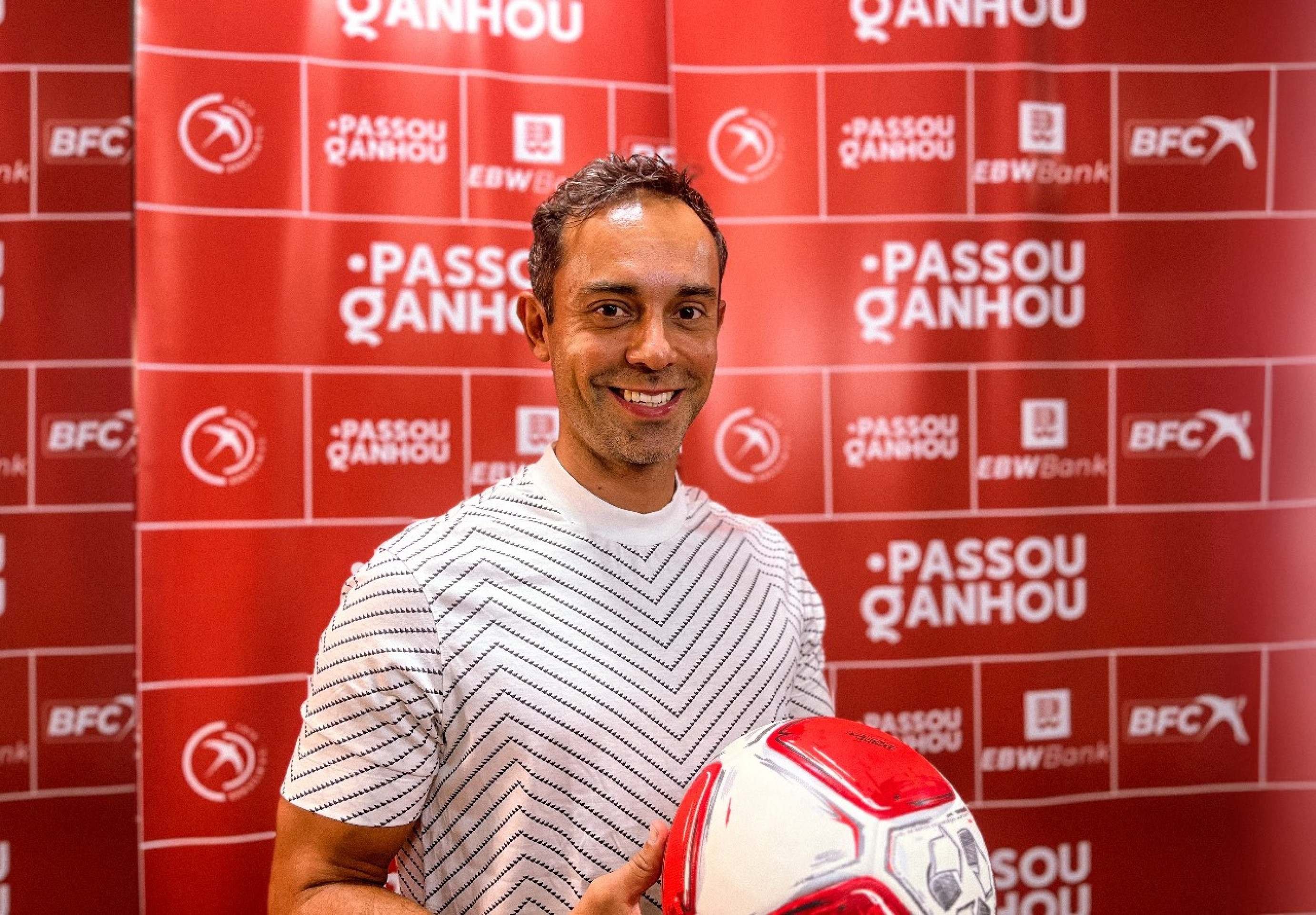 Conheça Manuel Rodrigues, o técnico português do Brasília FC