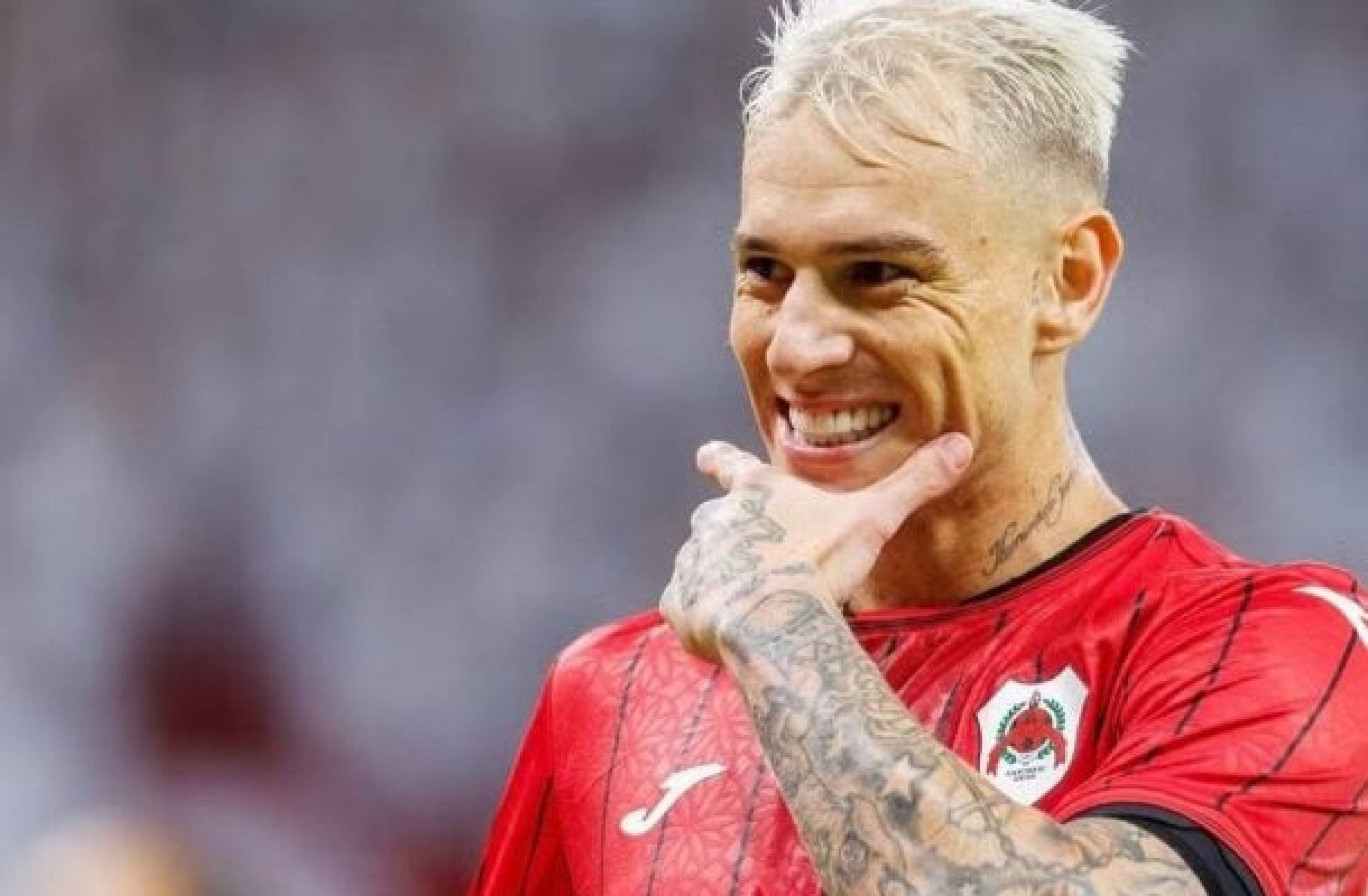 Após desistência do Grêmio, Róger Guedes brilha em jogo do Al Rayyan