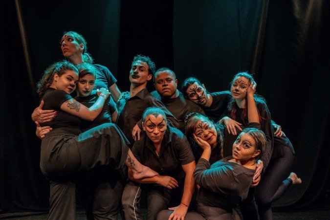 Elenco do grupoo Grande Circo Jovem -  (crédito: Irina Buss / Divulgação)