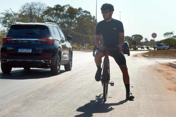 15/08/2025 Ed Alves CB/DA Press. Cidades. Desafios dos Ciclistas. Na foto, Pedro Resende. - (crédito: Ed Alves CB/DA Press) 15/08/2025 Ed Alves CB/DA Press. Cidades. Desafios dos Ciclistas. Na foto, Pedro Resende. - (crédito: Ed Alves CB/DA Press)