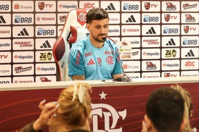 Arrascaeta em entrevista coletiva nesta sexta-feira (15) - (crédito: Foto: Gilvan de Souza/Flamengo) Arrascaeta em entrevista coletiva nesta sexta-feira (15) - (crédito: Foto: Gilvan de Souza/Flamengo)