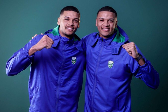 Davi e Deivid começam juntos no badminton e se apoiam na irmandade para construir resultados expressivos nas carreiras
     -  (crédito: Wander Roberto/COB)