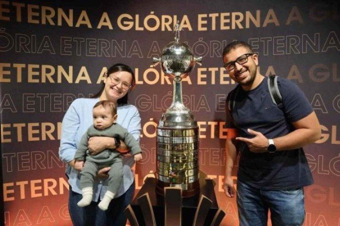 Público se diverte com a taça da Libertadores - (crédito: Foto: Divulgação/Conmebol ) Público se diverte com a taça da Libertadores - (crédito: Foto: Divulgação/Conmebol )