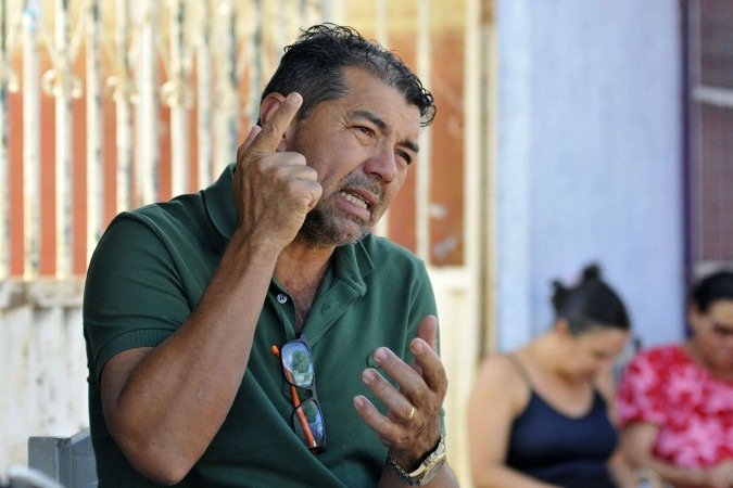 O pai do jovem, o motorista João de Assis, 50, pede por Justiça -  (crédito: Minervino Júnior/CB/D.A.Press)