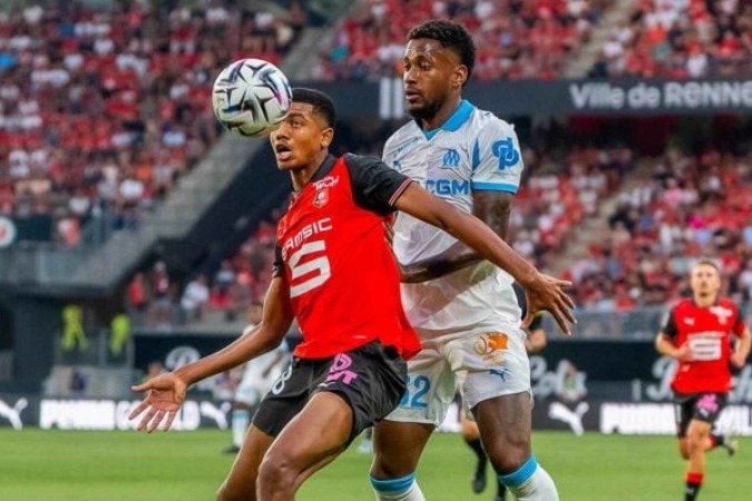 Marselha desperdiça um a mais e estreia com derrota para o Rennes na Ligue 1 -  (crédito: Foto: Divulgação/Marselha)