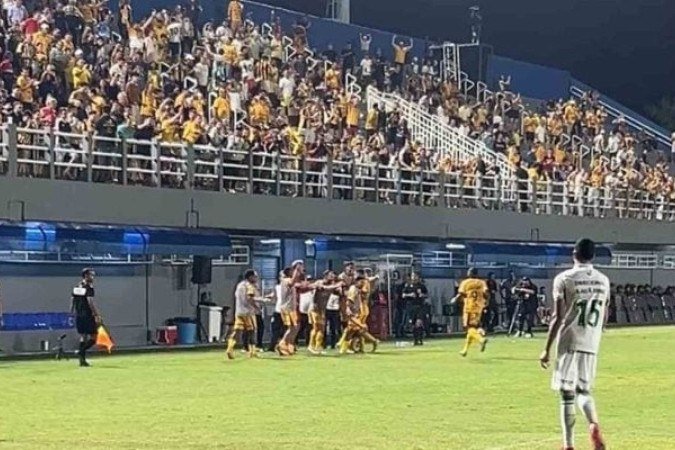 Times empatam em jogo maluco e complicam suas lutas contra o rebaixamento -  (crédito: Foto: Reprodução)