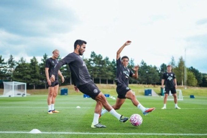 Jogadores do Manchester City durante treinamento da equipe - (crédito: Foto: Divulgação) Jogadores do Manchester City durante treinamento da equipe - (crédito: Foto: Divulgação)