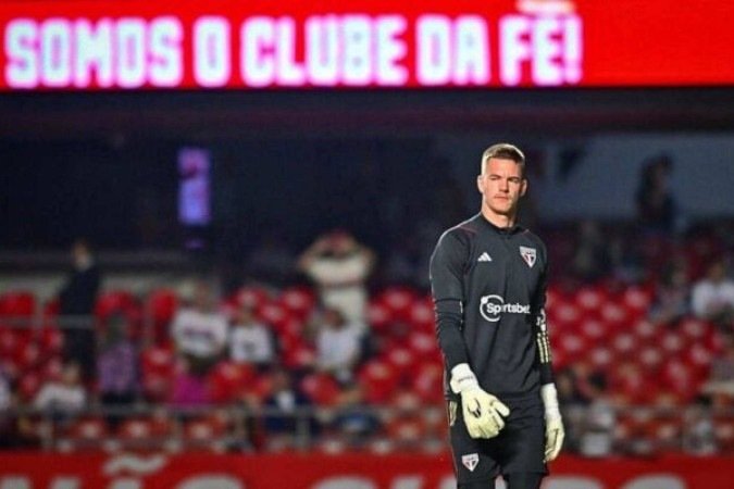 Young deve ser o reserva imediato de Rafael no São Paulo -  (crédito: Foto: Rubens Chiri / São Paulo FC)