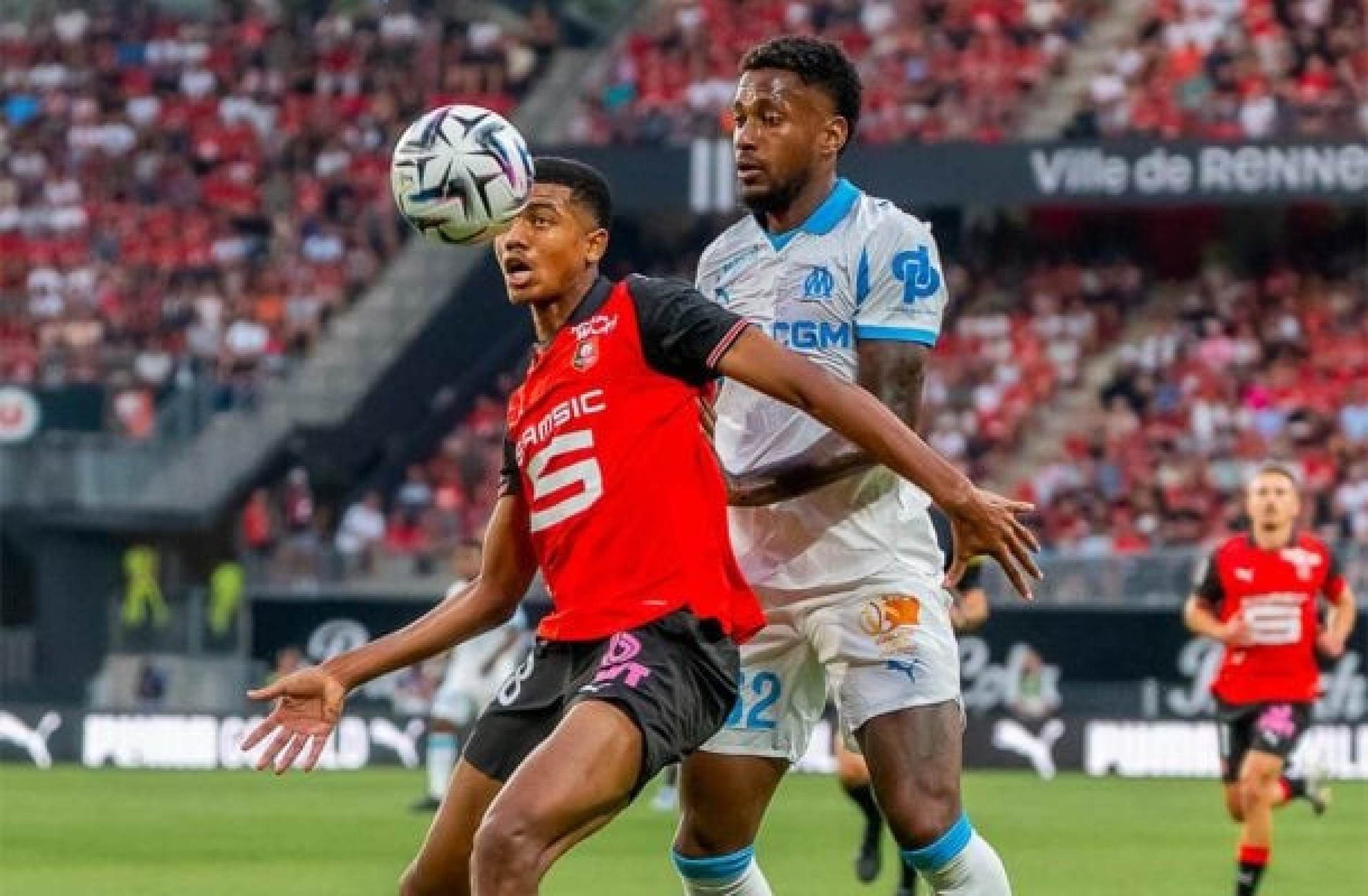 Marselha desperdiça um a mais e estreia com derrota para o Rennes na Ligue 1