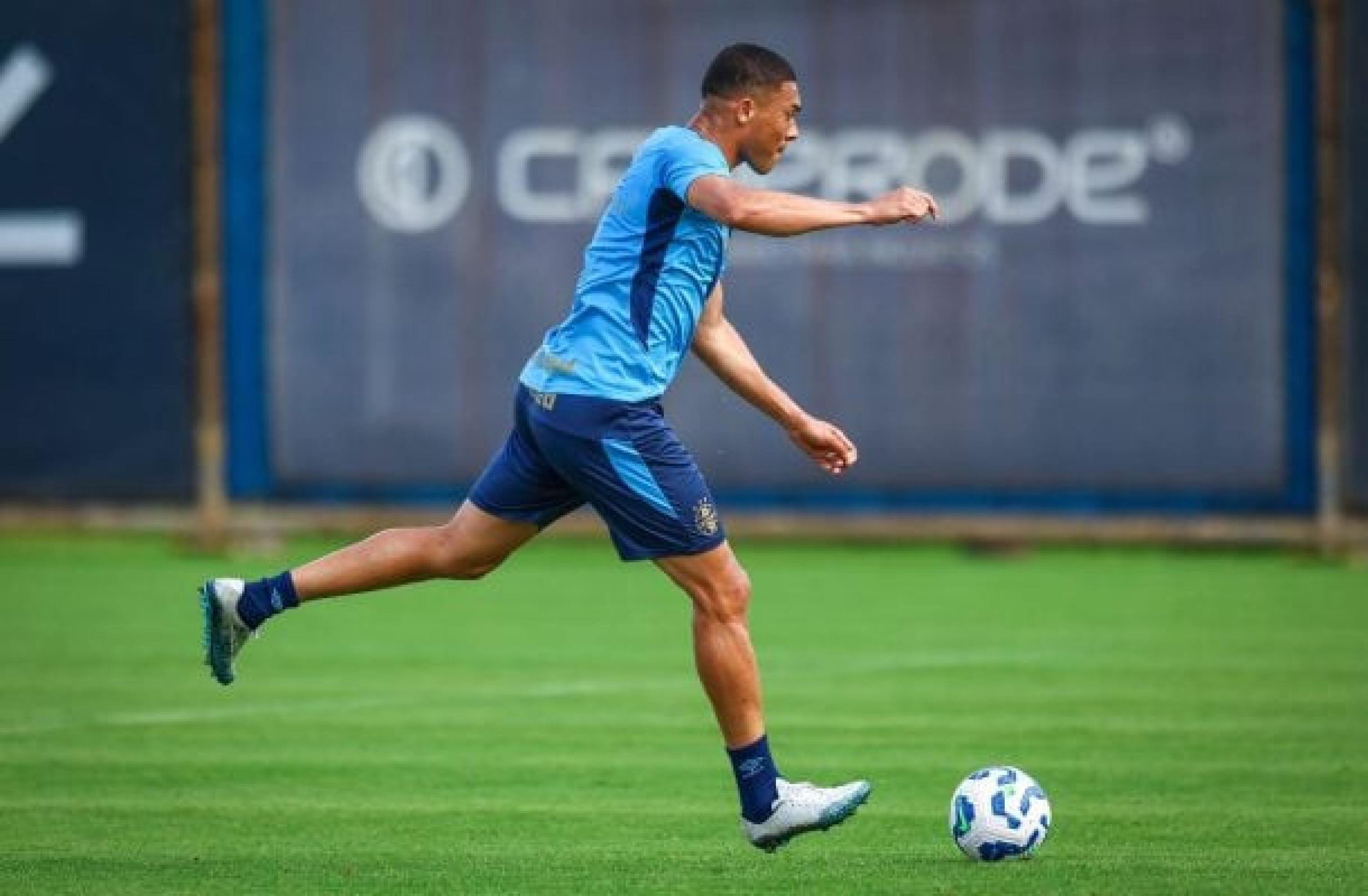 Grêmio deve ter estreia de Carlos Vinícius como titular e prováveis volta de gringos
